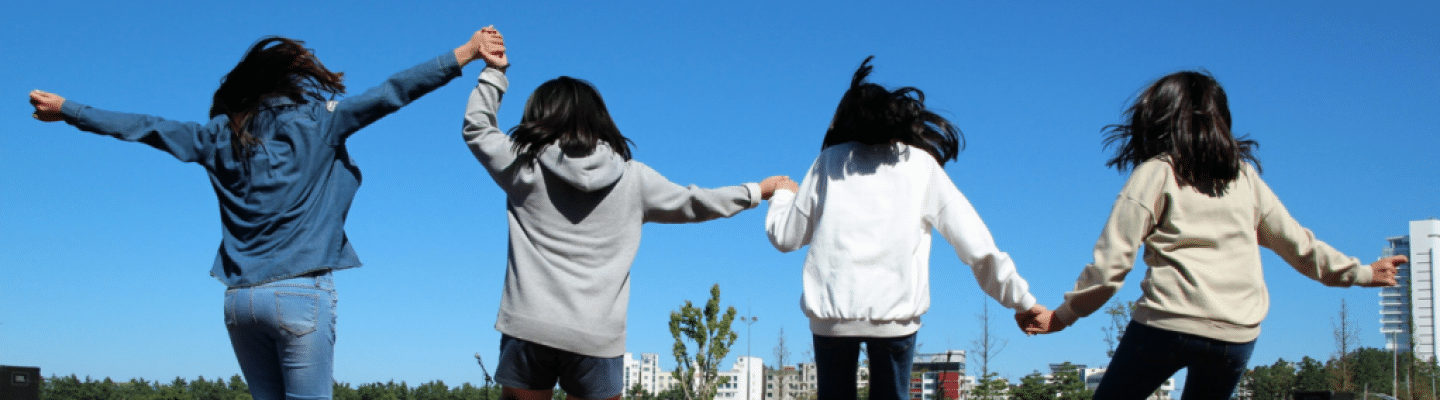 Programa de verano para niños, jóvenes, adolescentes, y presentación al final del programa para sus padres