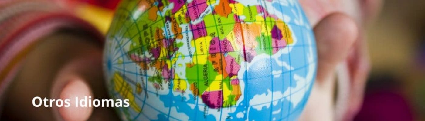 Cursos de otros idiomas en L'alliance Francaise constan de catalán, portugués, mandarín, ruso, árabe, japonés y lenguaje de señas.